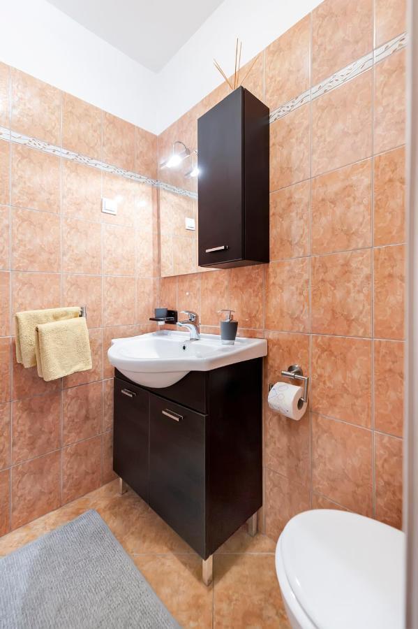 Volta L Apartment